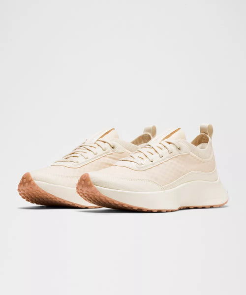 Easy Walk - White